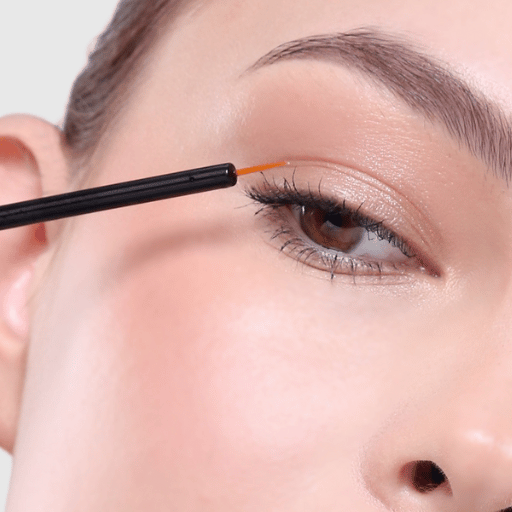 FULLER, LONGER-LOOKING LASHES